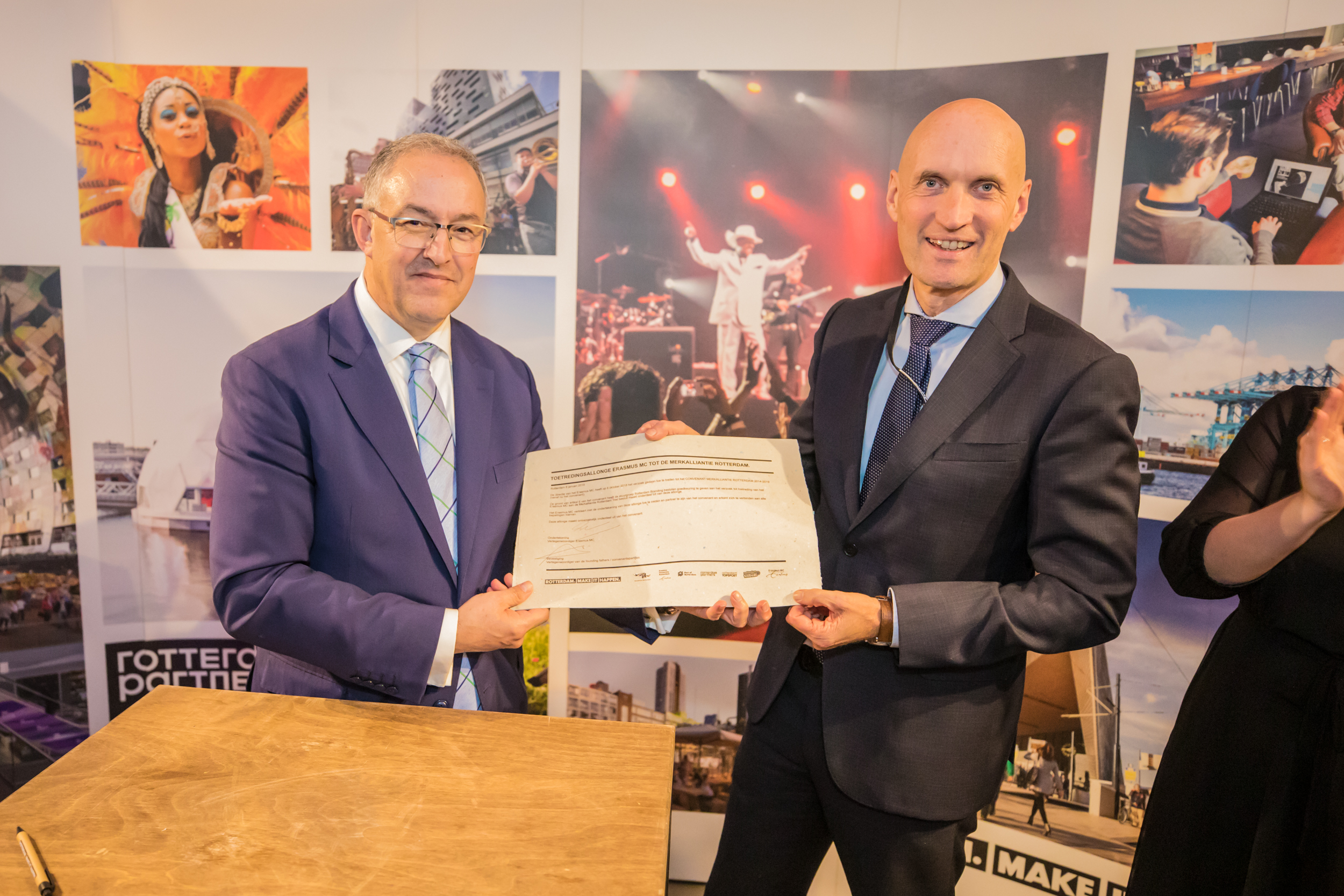 Aboutaleb en Kuipers ondertekenen overeenkomst