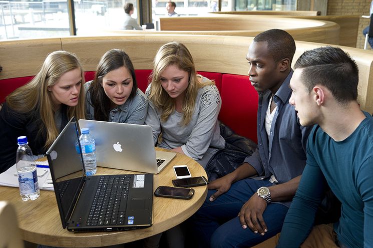 Students use budget calculator