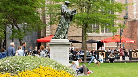 Erasmus statue in the city