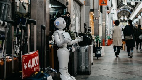 Robot in City by Lukas
