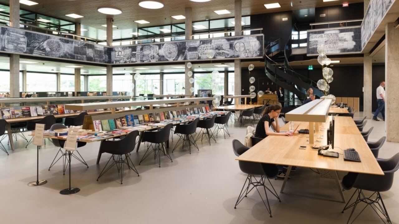 Pamflet Ophef aankomst Vernieuwd thuis voor studenten Erasmus Universiteit | Erasmus University Rotterdam Pamflet Ophef aankomst Vernieuwd thuis voor studenten Erasmus Universiteit | Erasmus University Rotterdam