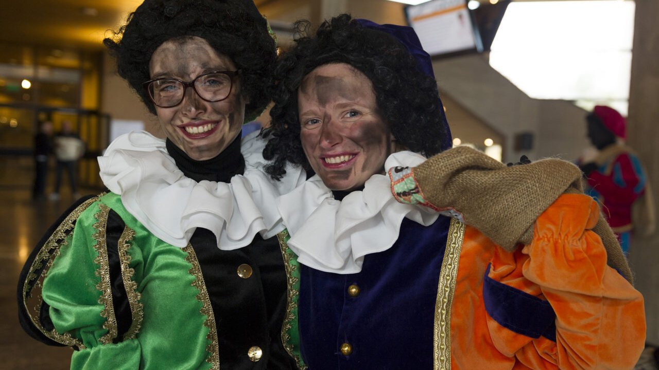 Frons in het midden van niets Oeganda International students and their first acquaintance with Zwarte Piet |  Erasmus School of History, Culture and Communication | Erasmus University  Rotterdam