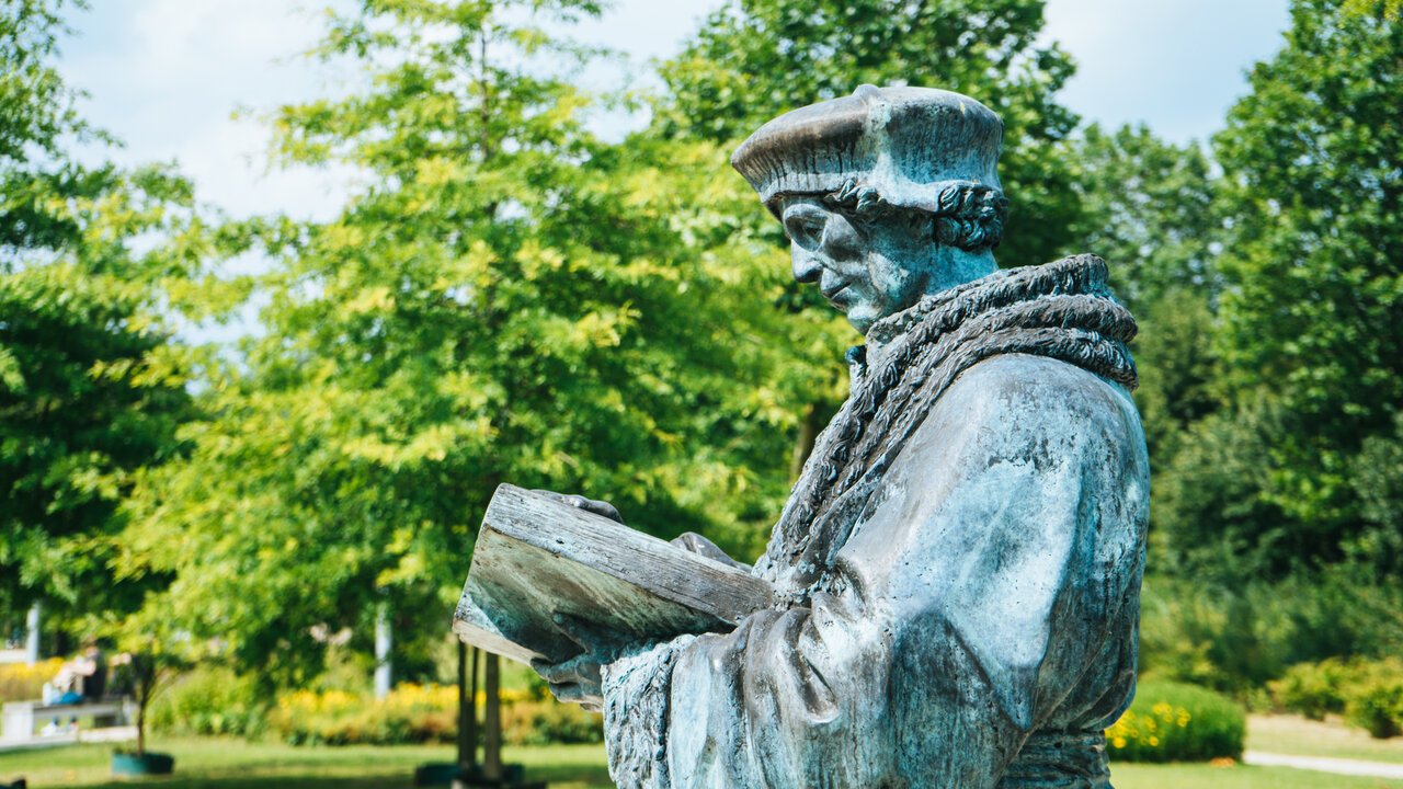 Bir vibrator dan katta kokrak jum