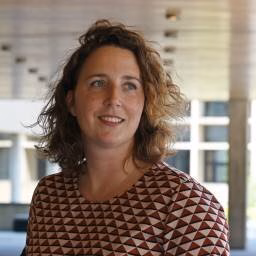 dr. L (Lore) Van Praag