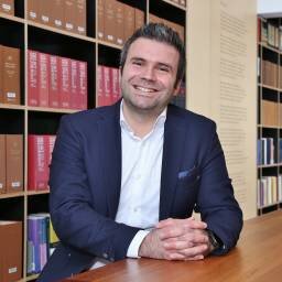 dr. (Menelaos) M Markakis MJur DPhil (Ox)