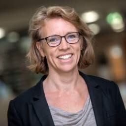 dr. L (Laura) Rosendahl Huber