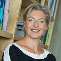prof.mr.drs. (Suzan) WSR Stoter