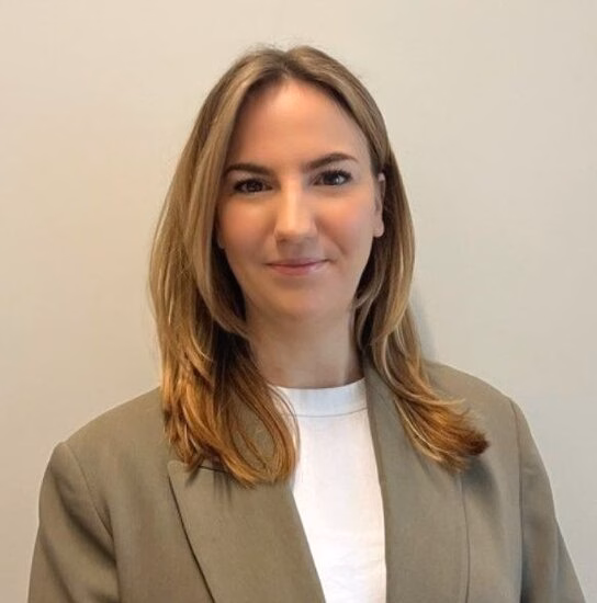 Portretfoto van corporate recruiter Arielle van Sluijsdam.
