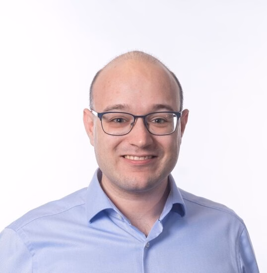 Portrait photo of researcher Kevin ten Haaf.