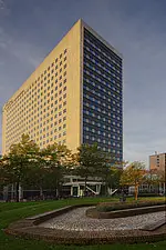 Het Mandeville gebouw op de campus van Erasmus Universiteit Rotterdam