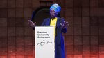 Mpho Tutu staat achter het spreekgestoelte op het podium tijdens de Opening Academisch Jaar.