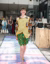 Student Yorrick Bronsgeest loopt op de catwalk tijdens de opening van de FREE FASHION pop-up.