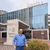 Roy Wesenhagen voor het Ikazia Ziekenhuis