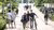 Studenten op campus Woudestein met een fiets.