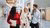  Studenten lopen door hal Sanders Building