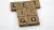 Scrabble-letters waarmee 'let it go' is gevormd