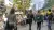 Wandelende mensen over de Rotterdamse Koopgoot