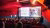 Filmdoek in zaal met mensen