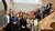 Grote groep medewerkers poseert op een trap tijdens de Strategy Days 2024 in Brussel.