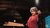 Tine de Moor steekt haar linkerhand op tijdens haar speech in debatcentrum Arminius.