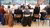 De aanwezigen lunchen in het Sportscafe op de campus.
