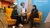 Student in gesprek met promovendus.