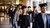 ESSB alumni lopen door de hal van het C-gebouw