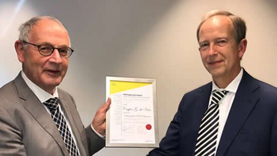 Distinguished PhD Supervisor Award for Casper de Vries | Erasmus School