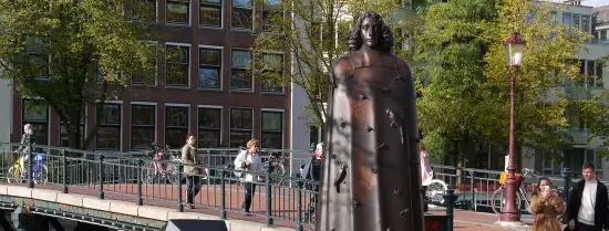 Imagery of Spinoza situated in Amsterdam