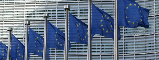 EU-vlaggen bij het Berlaymontgebouw van de Europese Commissie in Brussel.