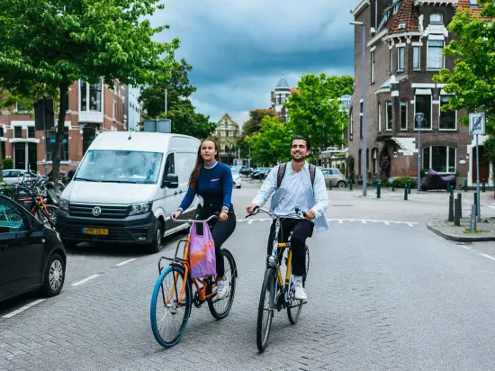 students cycling in rotterdam