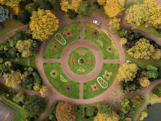Bird eye view of a green park with a grass circle in the centre