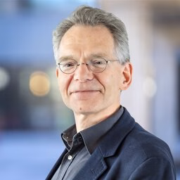 Portrait picture of Paul van de Laar