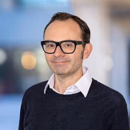 Portrait photo of Fraser Robinson