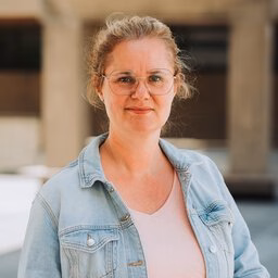 Dr Lonneke Poort