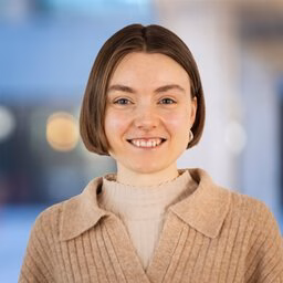 Portrait picture of Hannah Peters